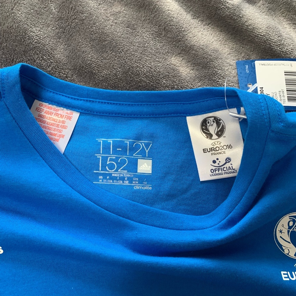 Adidas Tee - Picture 2 of 5